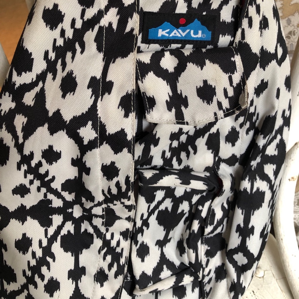 Kavu Black and White Shoulder Bag - Picture 2 of 6